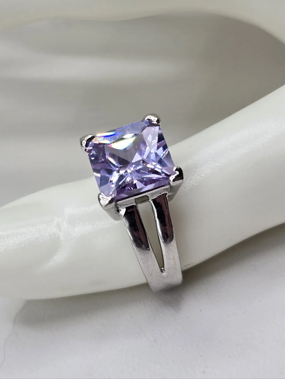 Swarovski Crystal Elements Silver Ring Light Purple Amethyst Size 8.75 Prom - Picture 3 of 5
